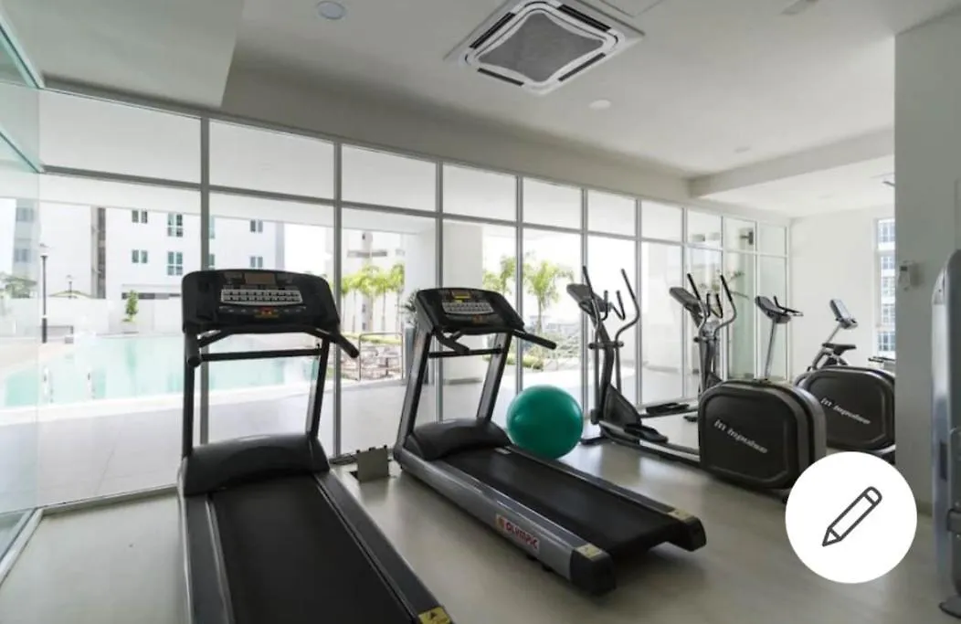Deluxe Suites 5, 2-4 Pax , Netflix, Georgetown Jelutong 0*,