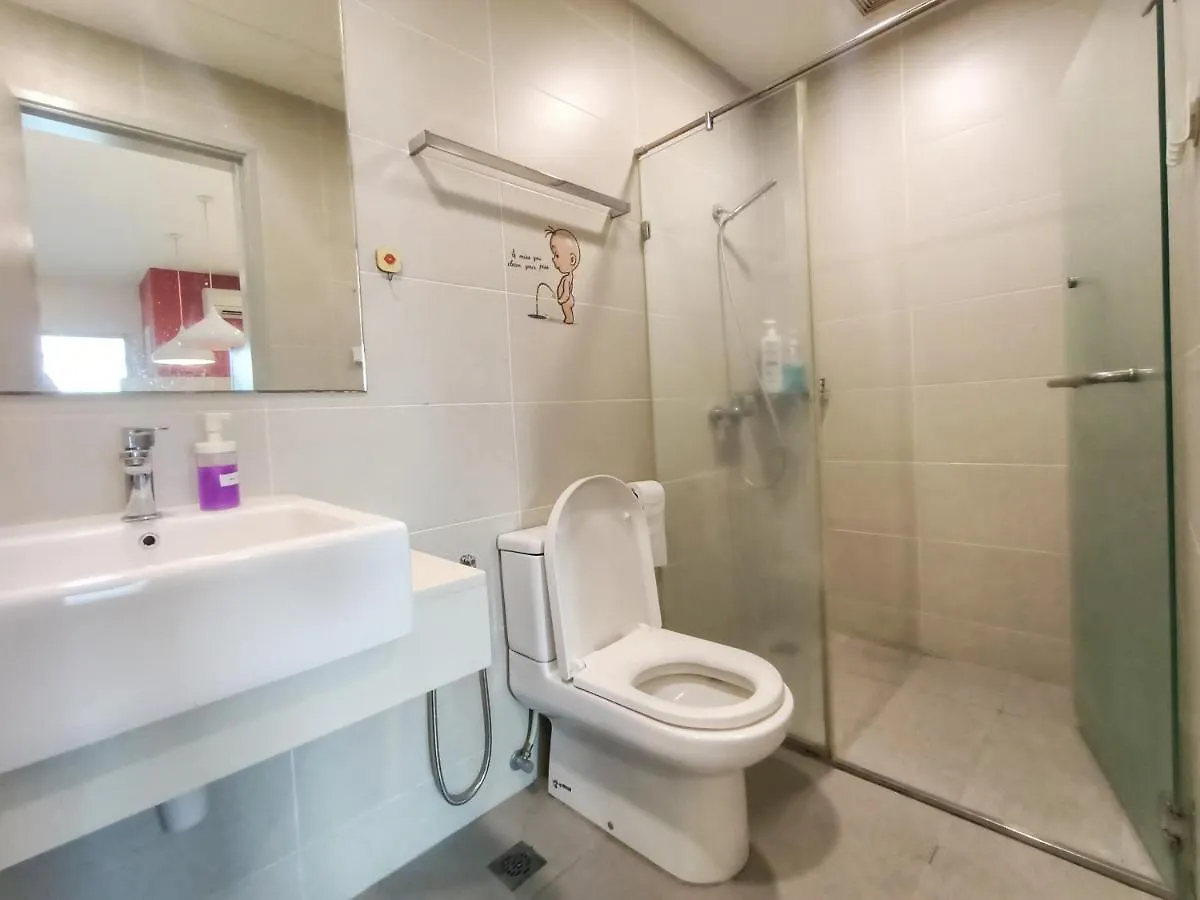 Deluxe Suites 5, 2-4 Pax , Netflix, Georgetown Jelutong شقة