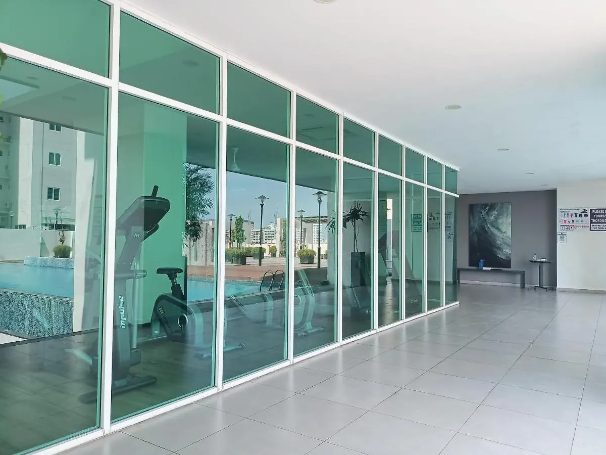 Deluxe Suites 5, 2-4 Pax , Netflix, Georgetown Jelutong شقة