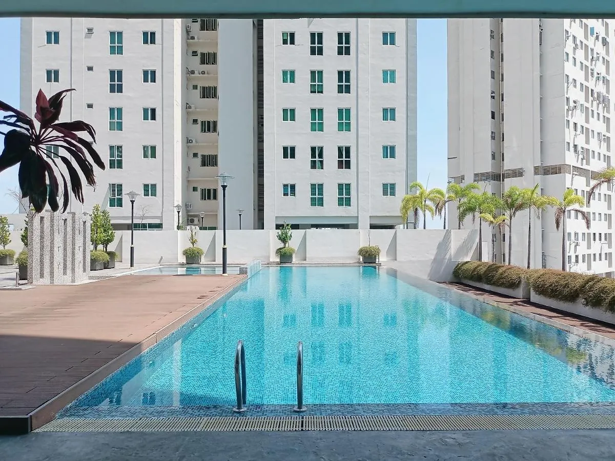 Deluxe Suites 5, 2-4 Pax , Netflix, Georgetown Jelutong